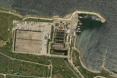 Ristrutturazione Polo Nautico Porto Torres, di un capannone di mq 14000 e realizzazione di una banchina a mare per Alaggio e Varo imbarcazioni fino a ml 30 tramite l'ausilio di travel lift di 80 tonnellate - Porto Torres (SS).