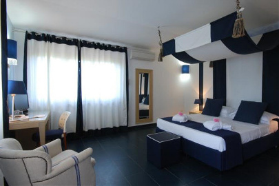 Ristrutturazione di n° 50 camere da letto e relativi bagni presso Hotel Cala Rosa – Stintino (SS).
